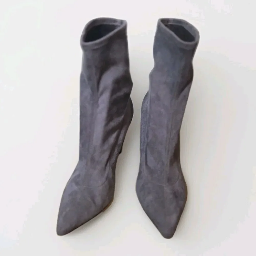 M. GEMI Women’s Size 38.5 / 7.5 Gray Pull-On UltraSuede Sock Booties Italy - Picture 7 of 7
